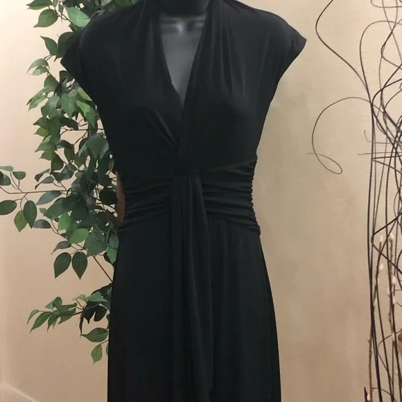 Max & Cleo Sexy Black Straight Dress. Preowned - Picture 3 of 7